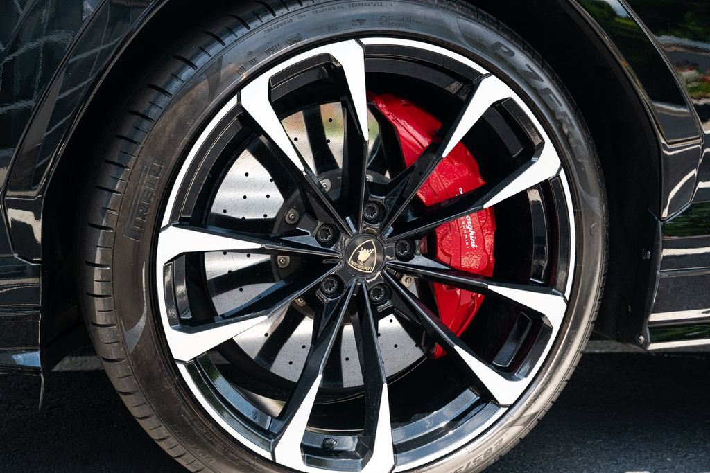 Used 2021 Lamborghini Urus AWD/4WD image 24