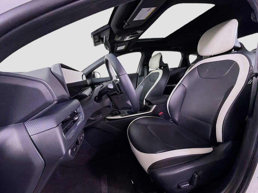 Used 2025 Kia K4 GT-Line w/ GT-Line Premium Package image 13