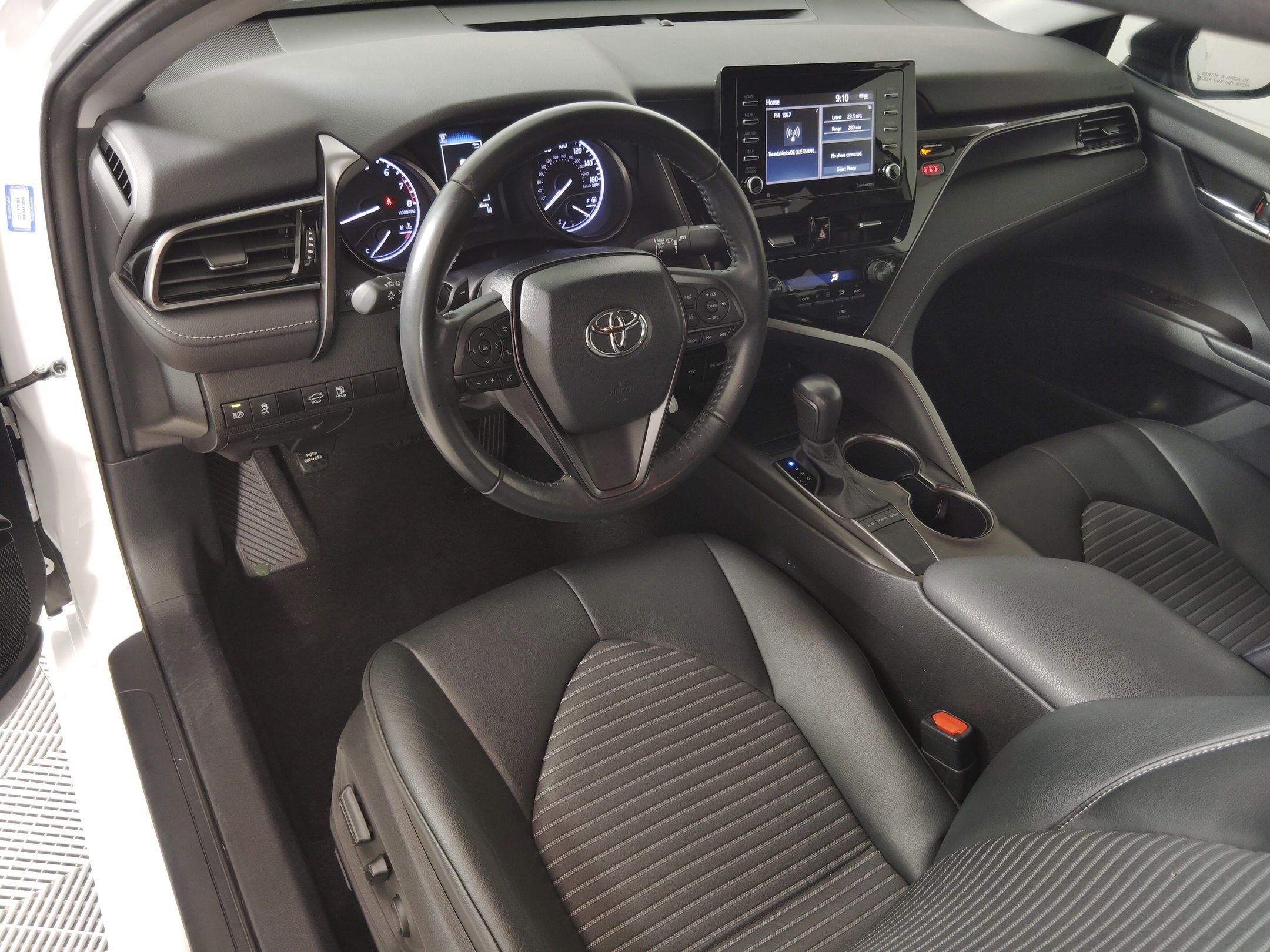 Used 2022 Toyota Camry SE image 4