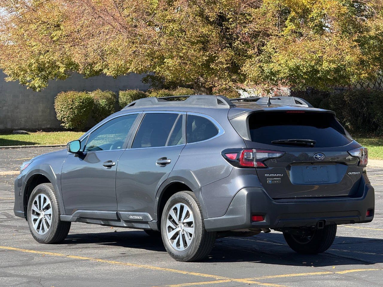 Used 2023 Subaru Outback Premium AWD/4WD image 3