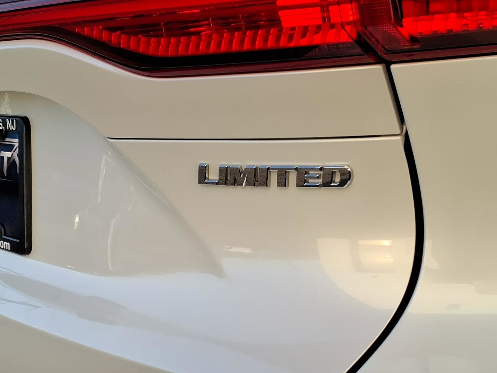 Used 2024 Toyota Venza Limited AWD/4WD image 7