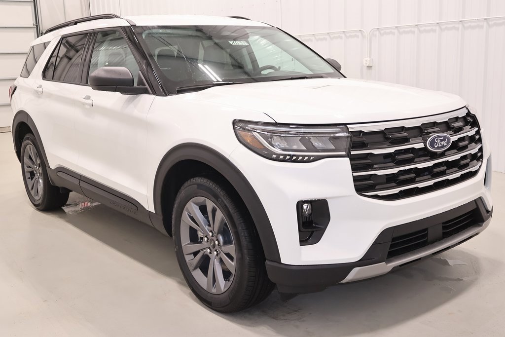 New 2026 Ford Explorer Active image 3