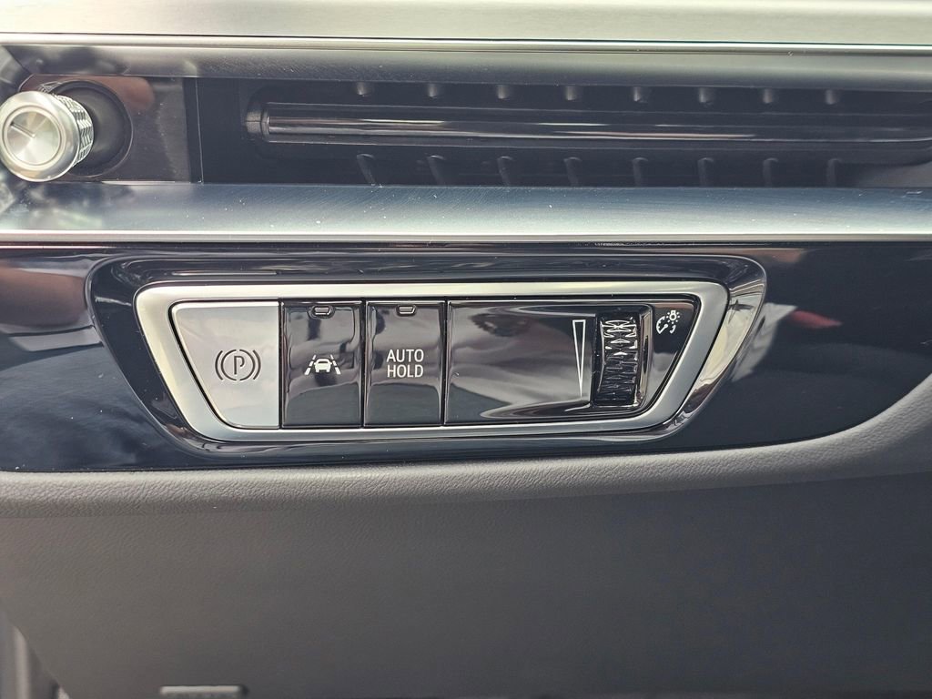 Used 2025 Cadillac Lyriq Sport image 23