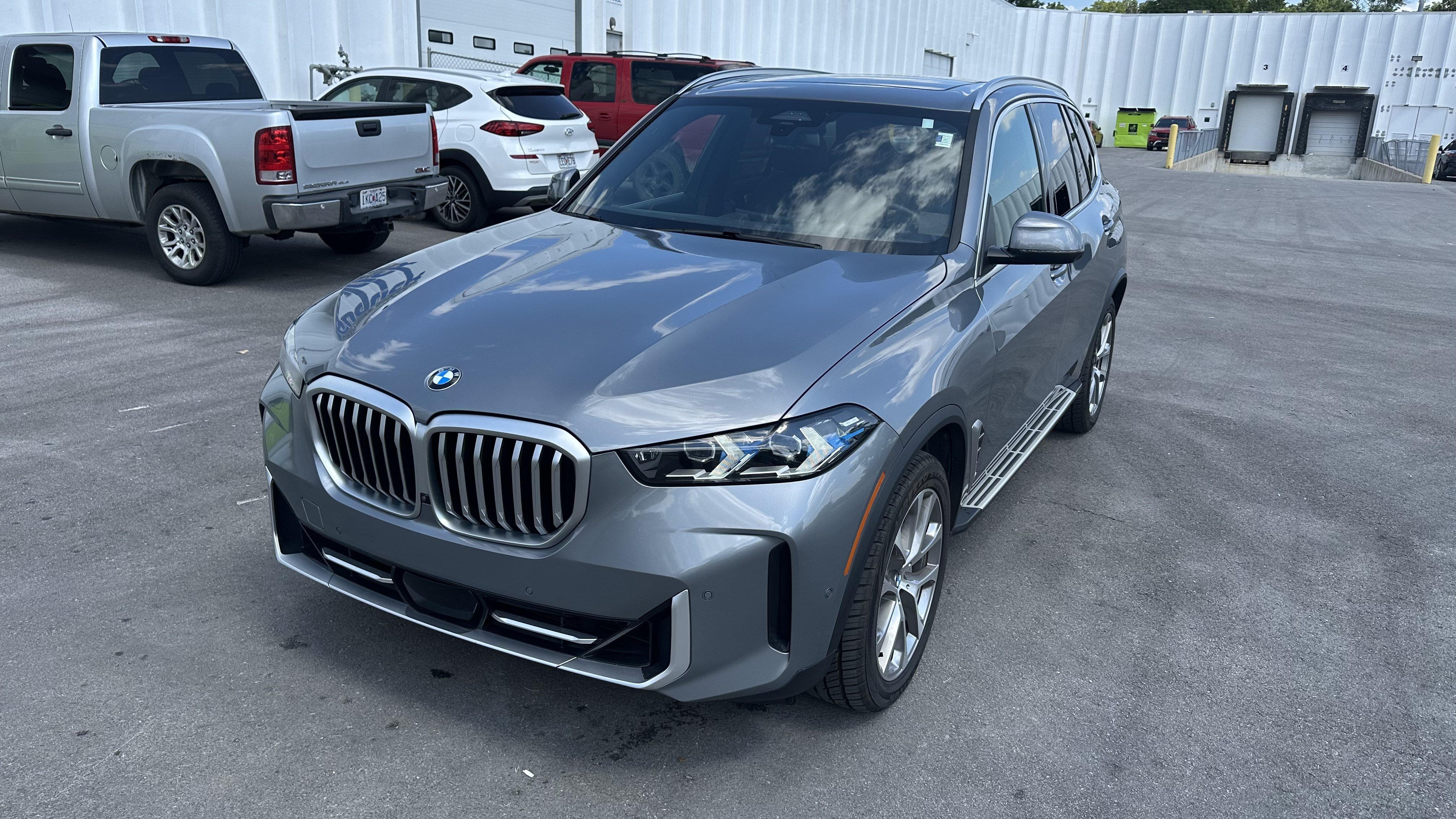 Used 2024 BMW X5 xDrive40i w/ Premium Package AWD/4WD image 5