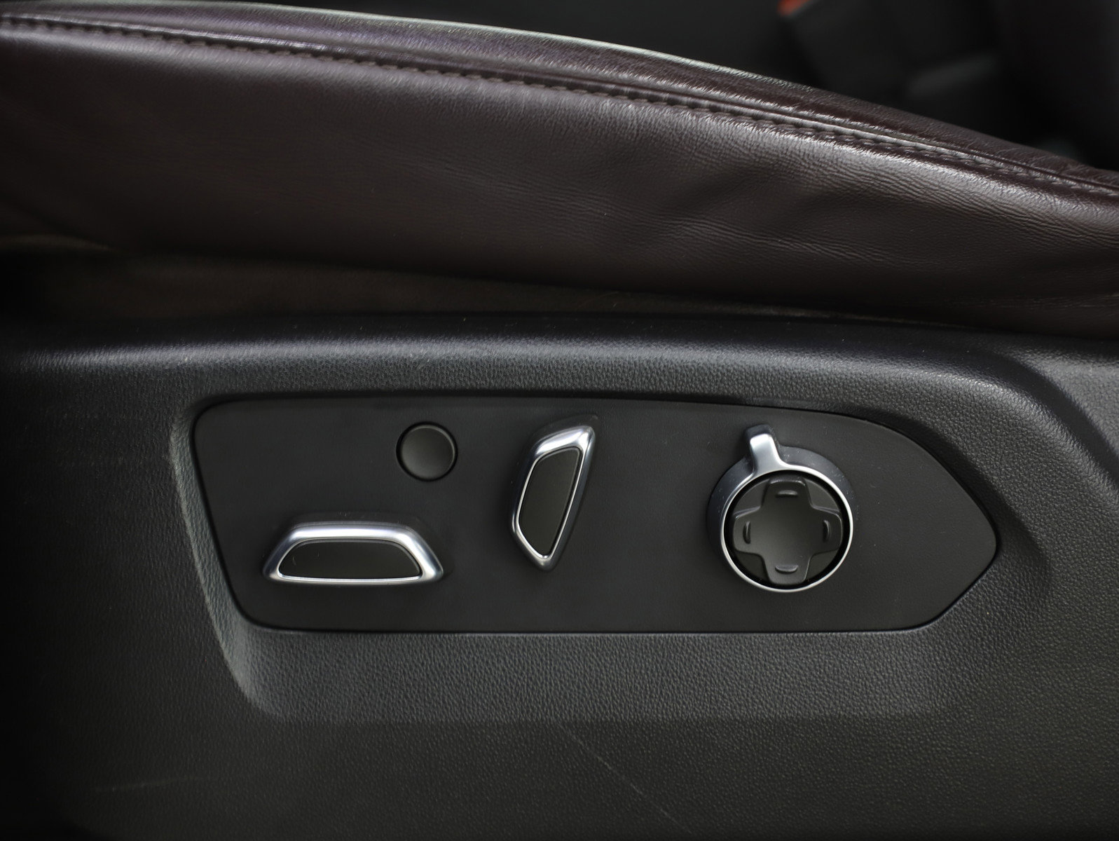 Used 2021 Cadillac Escalade Sport Platinum AWD/4WD image 30