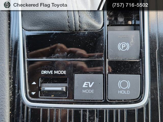 Used 2025 Toyota Sienna XSE w/ XSE Plus Package image 19