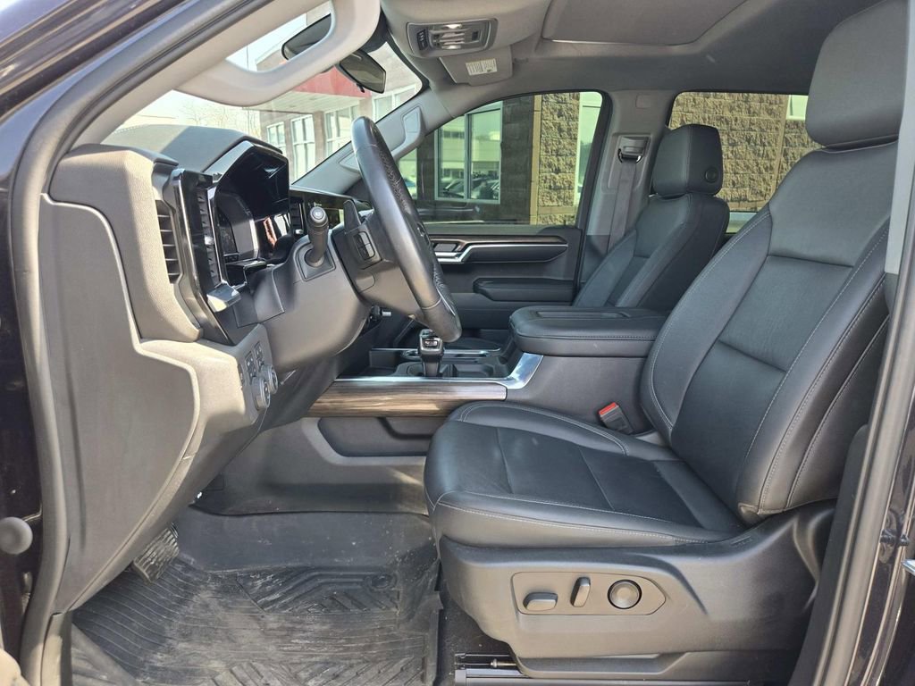 Used 2022 Chevrolet Silverado 1500 LT Trail Boss w/ LT Trail Boss Premium Package AWD/4WD image 12