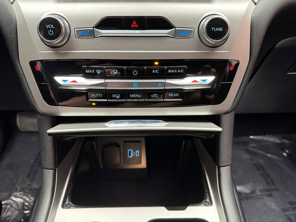 Used 2022 Ford Explorer XLT image 20