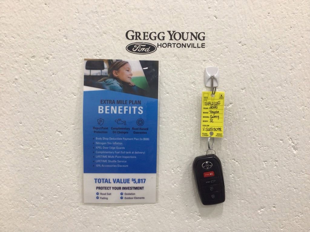 Used 2025 Toyota Camry SE image 31