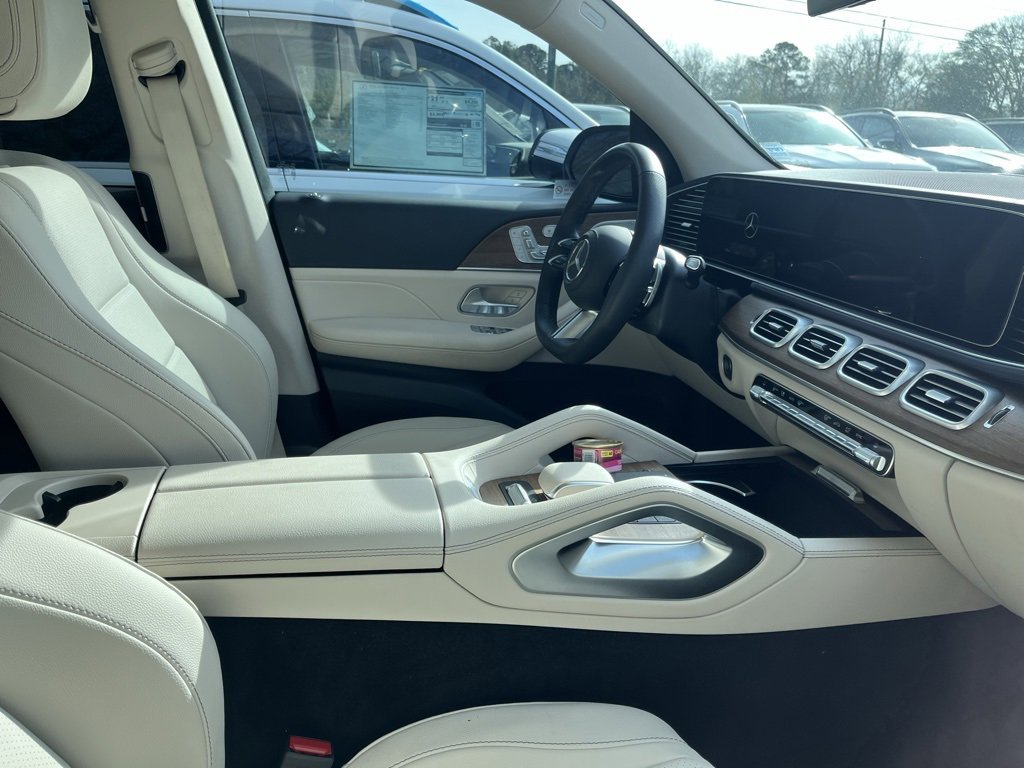 Used 2025 Mercedes-Benz GLS 450 4MATIC image 10