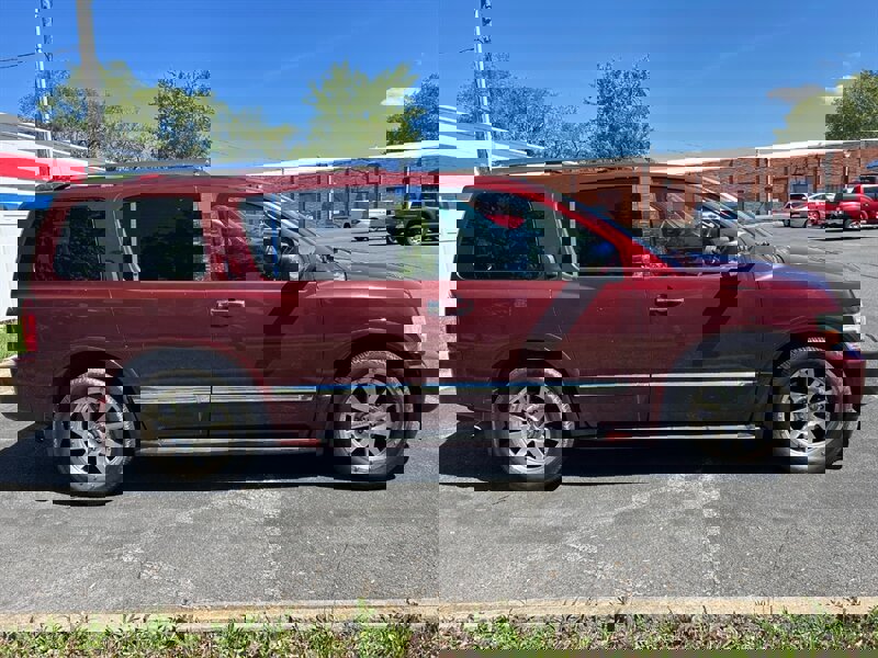 Used 2010 INFINITI QX56 4WD image 2