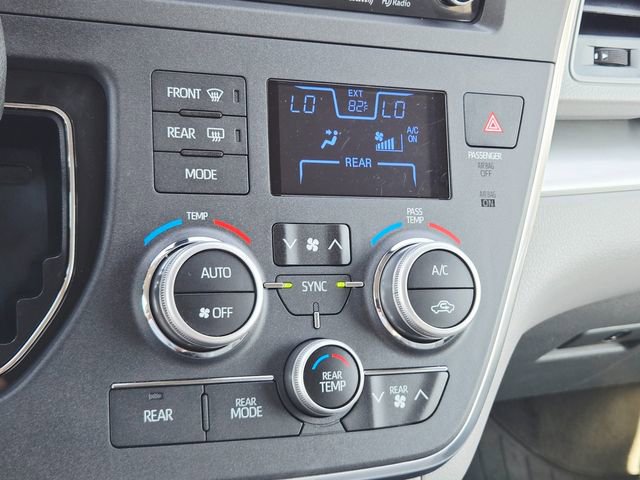 Used 2019 Toyota Sienna LE w/ LE Preferred Package FWD image 28