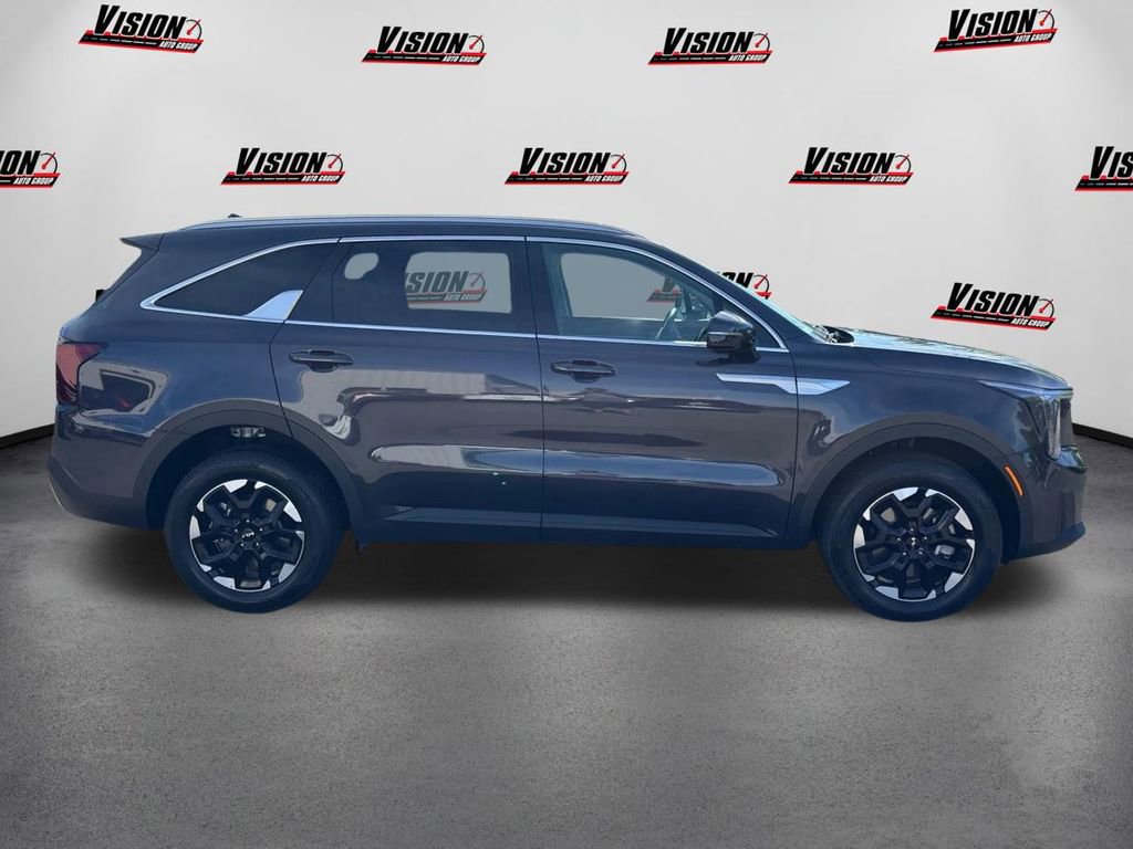 New 2025 Kia Sorento S image 4