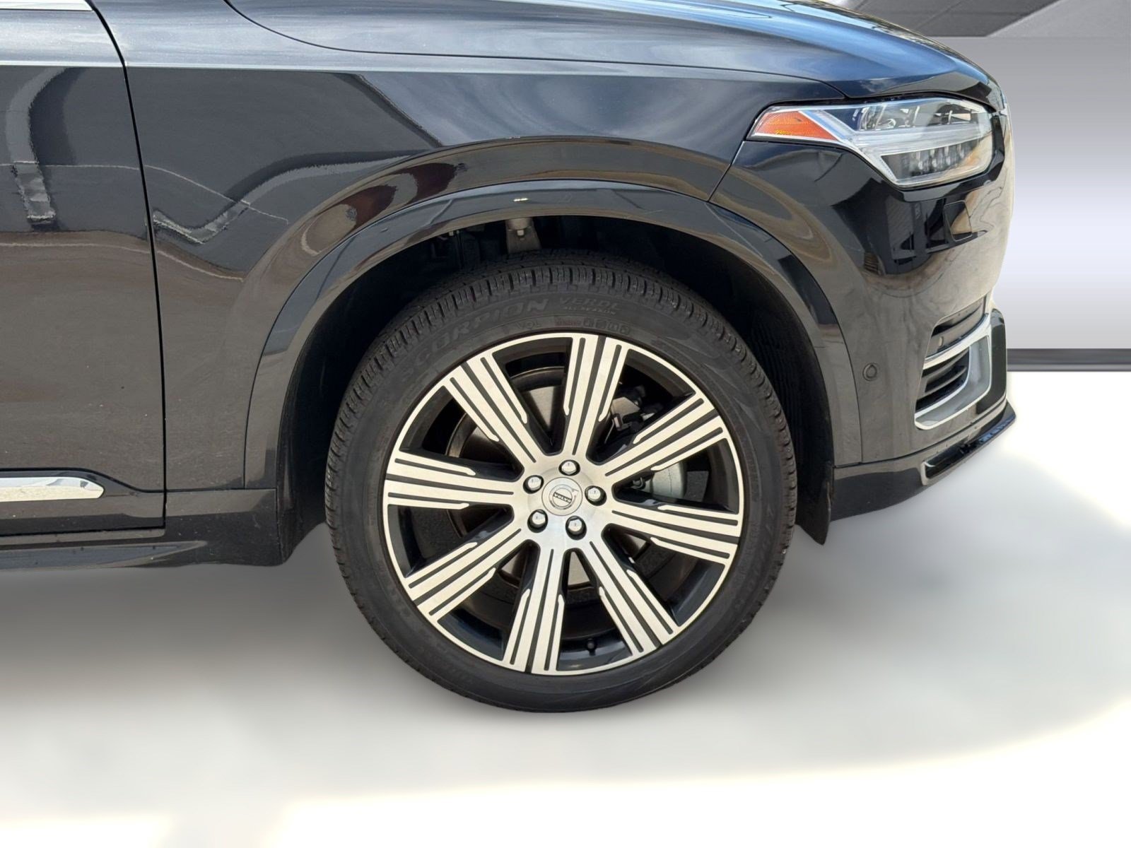 Certified 2024 Volvo XC90 B6 Plus w/ Protection Package Premier AWD/4WD image 11