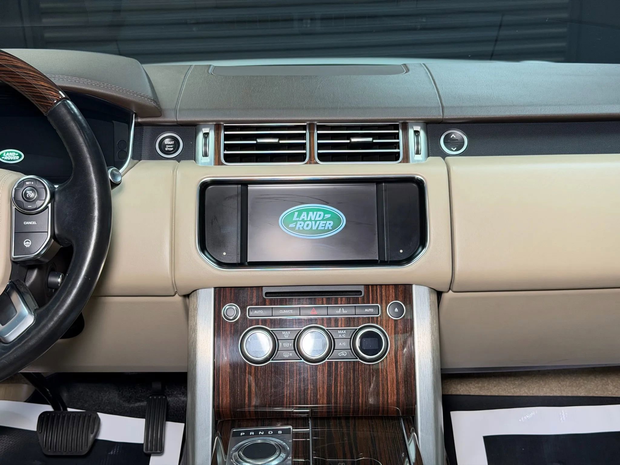 Used 2016 Land Rover Range Rover HSE image 30