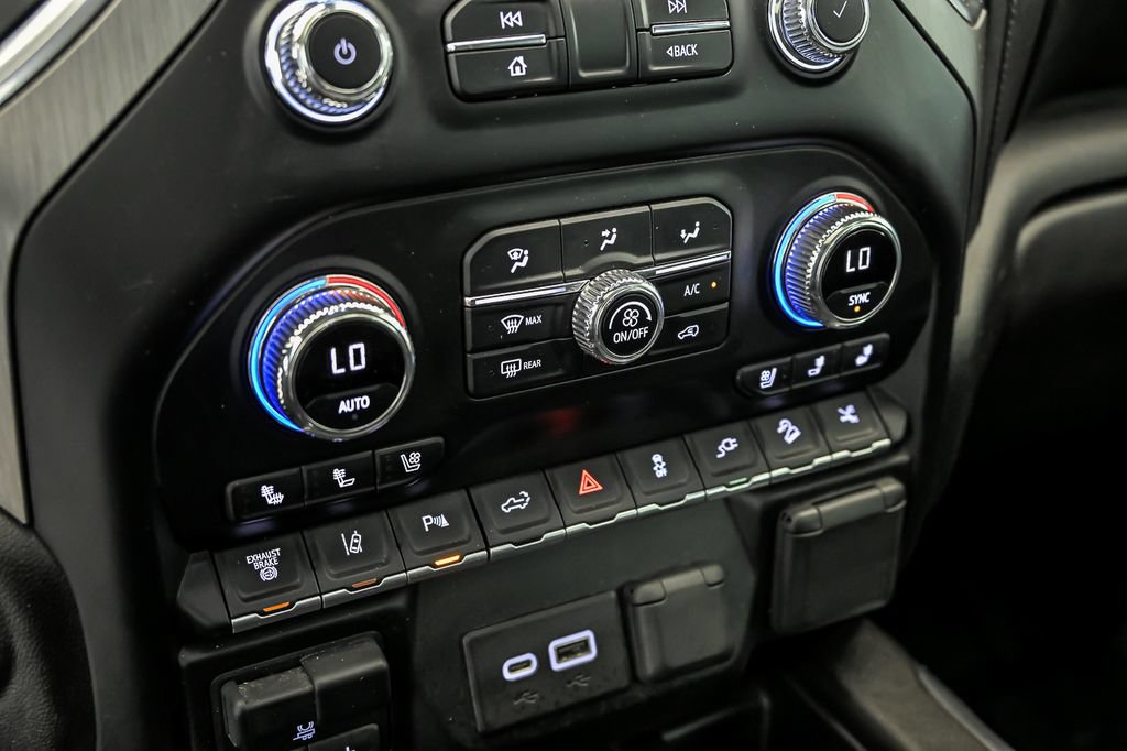 Used 2022 GMC Sierra 3500 Denali AWD/4WD image 25