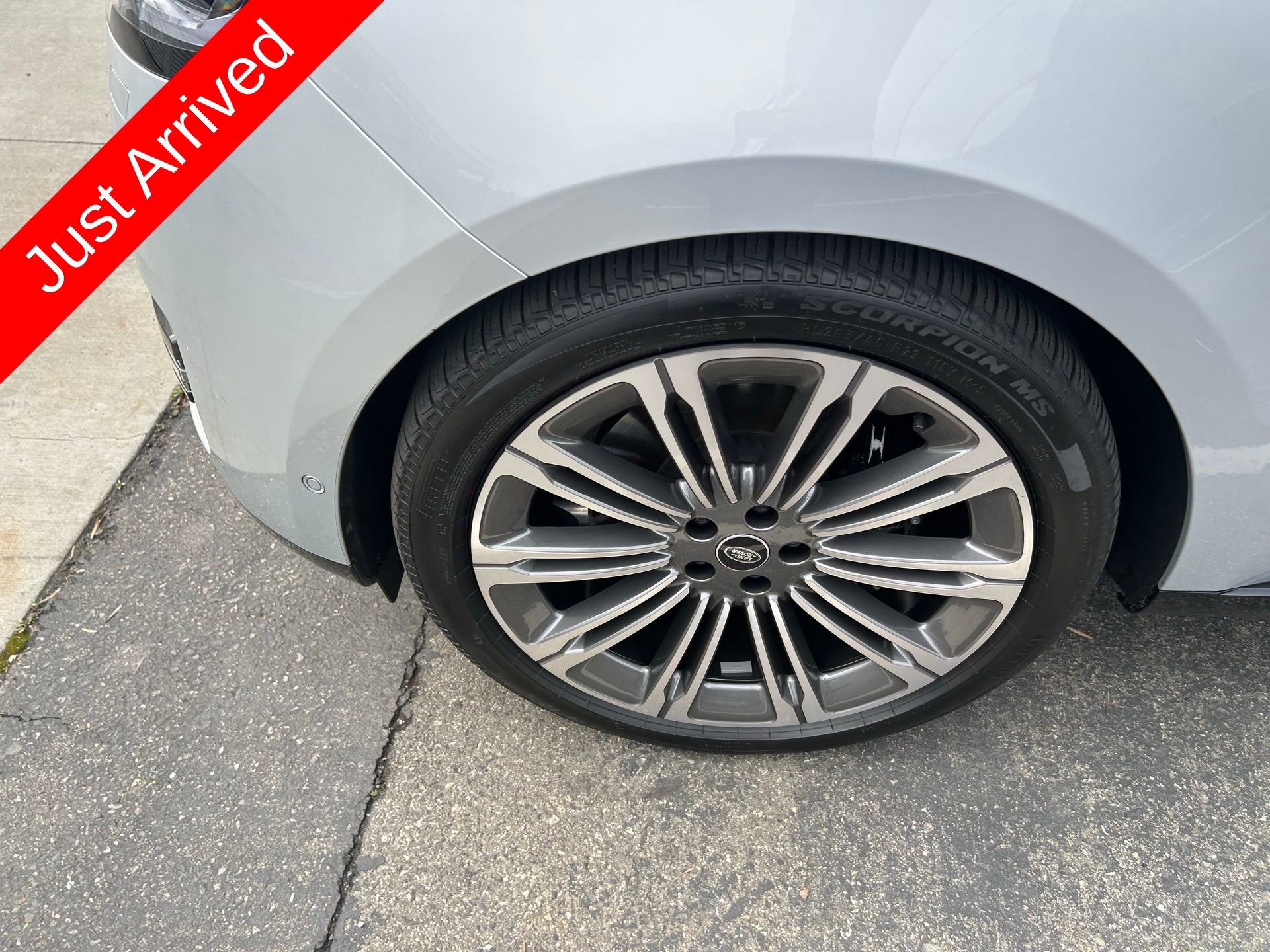 Used 2025 Land Rover Range Rover SE image 13