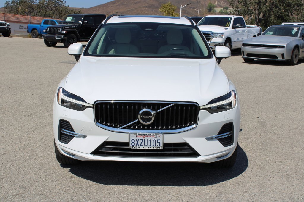 Used 2022 Volvo XC60 B5 Momentum w/ Advanced Package image 2