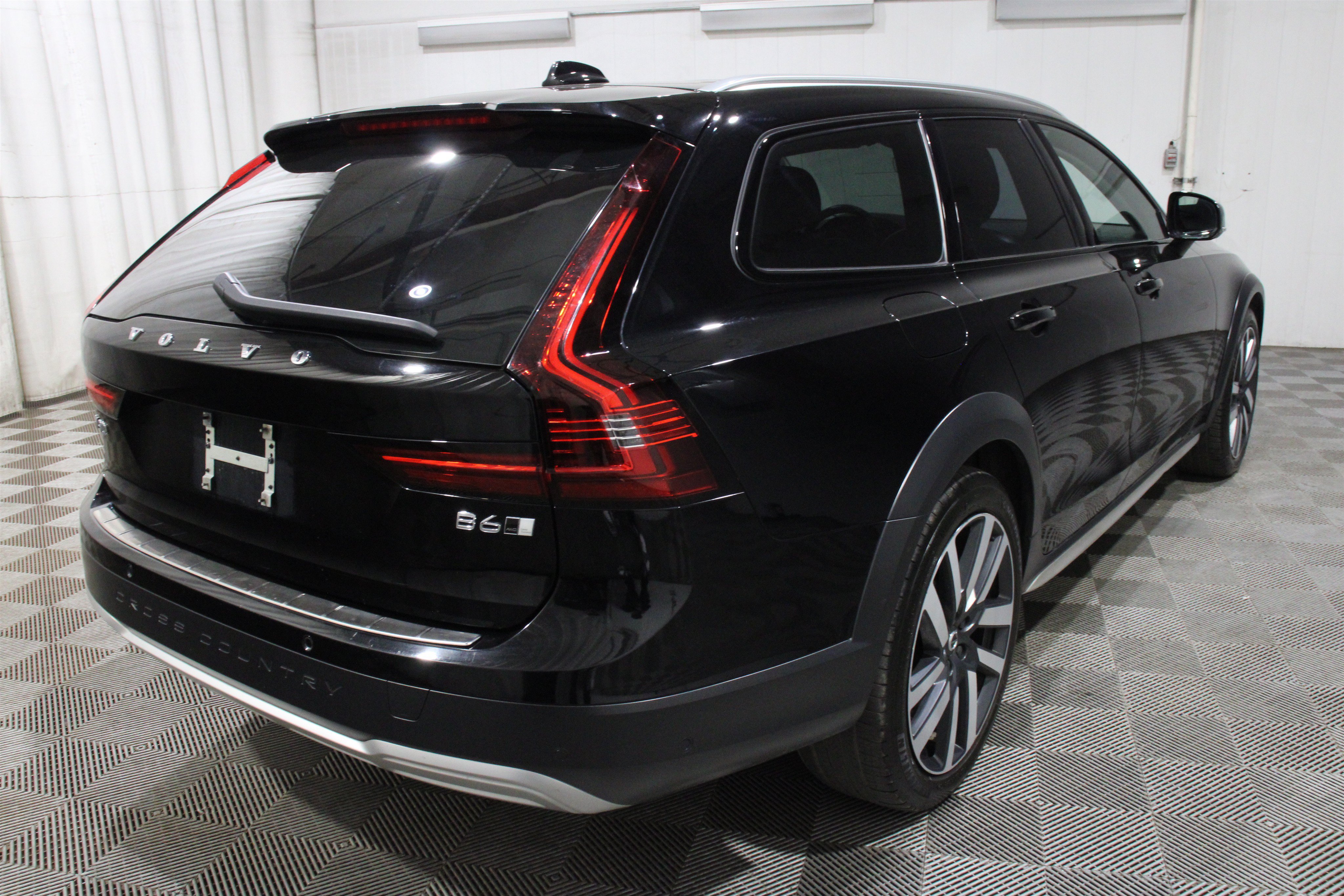 Used 2023 Volvo V90 B6 Cross Country Ultimate AWD/4WD image 26