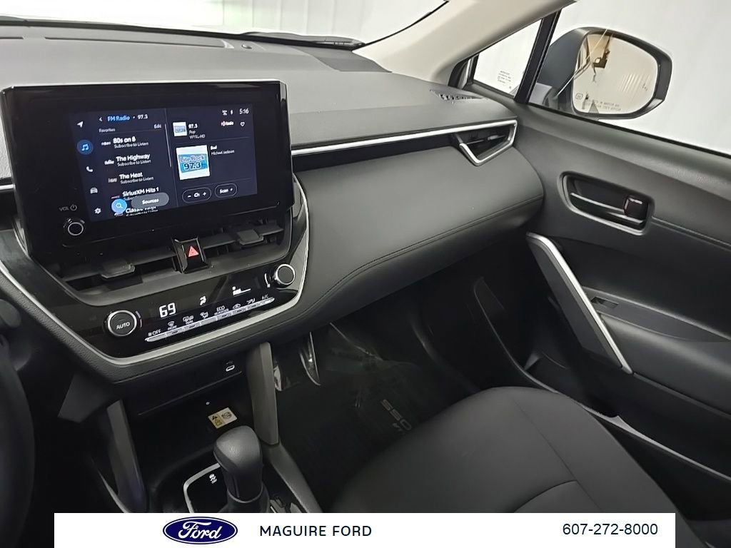 Used 2023 Toyota Corolla Cross LE w/ Moonroof Package image 29