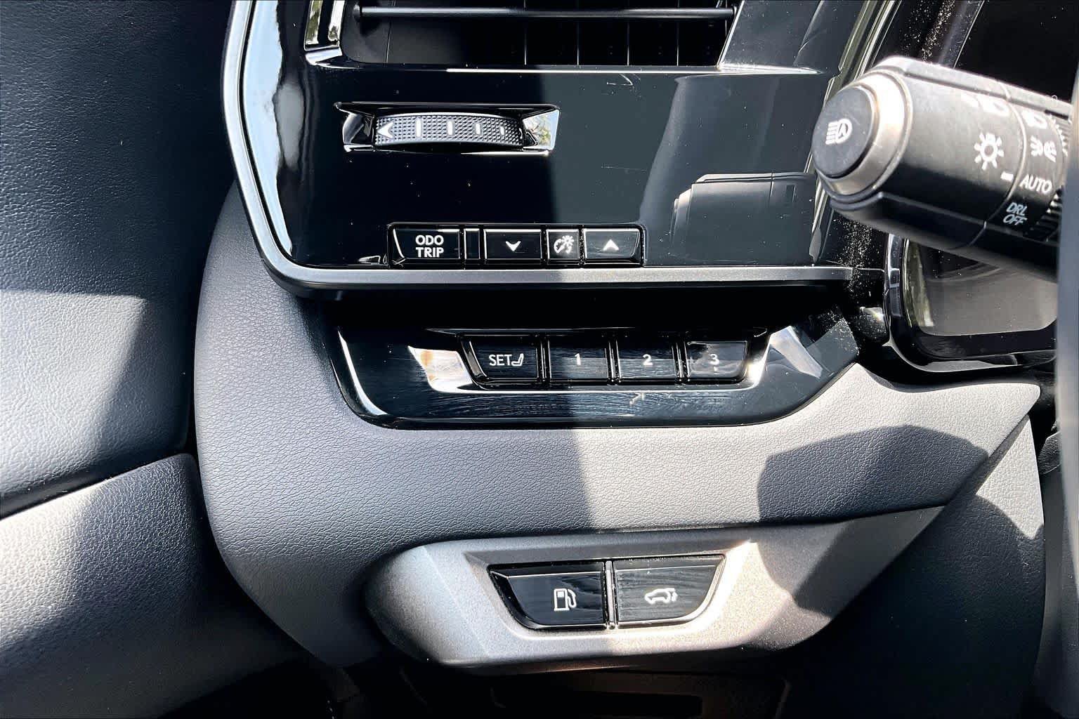 Used 2025 Lexus RX 350 Premium w/ Accessory Package (Z1) FWD image 34