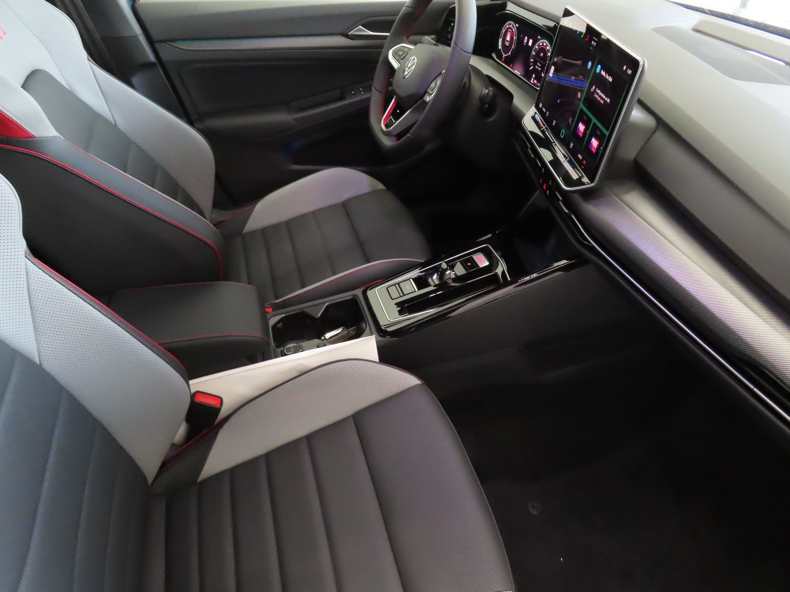 New 2025 Volkswagen GTI SE image 33