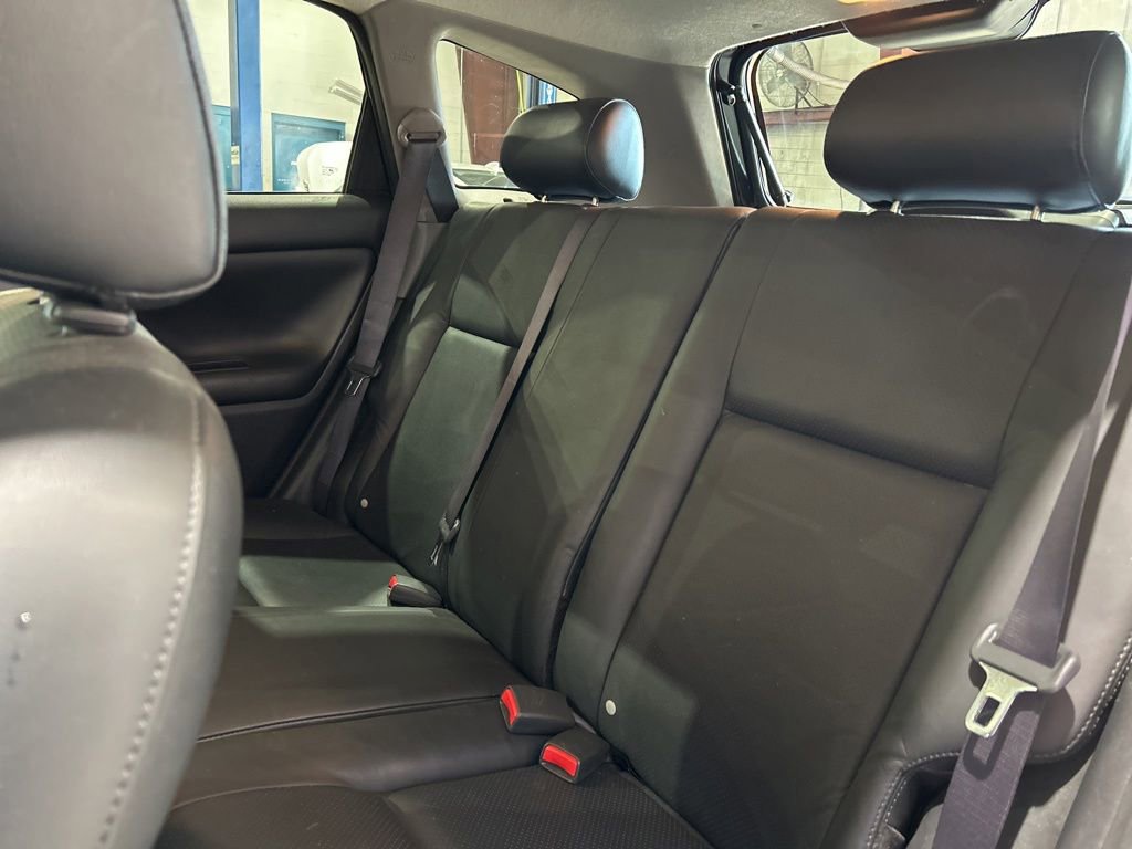 Used 2005 Pontiac Vibe AWD image 25