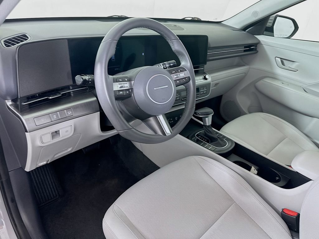 Certified 2025 Hyundai Kona SEL image 9