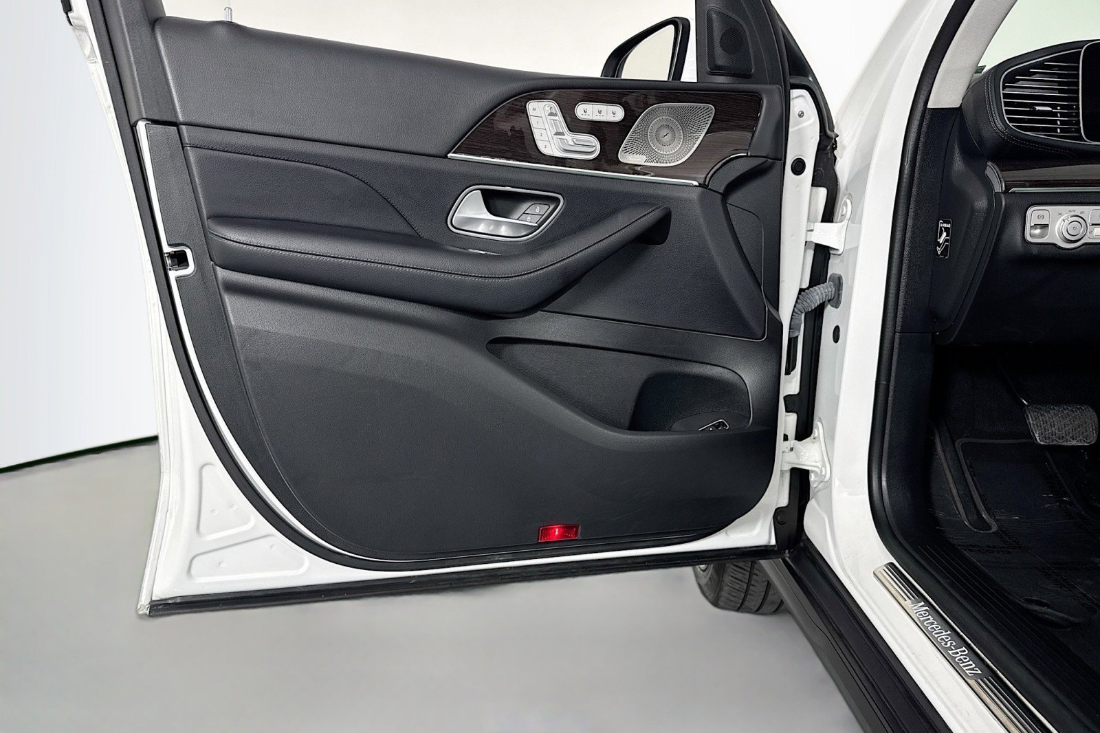 Used 2024 Mercedes-Benz GLS 450 4MATIC image 22