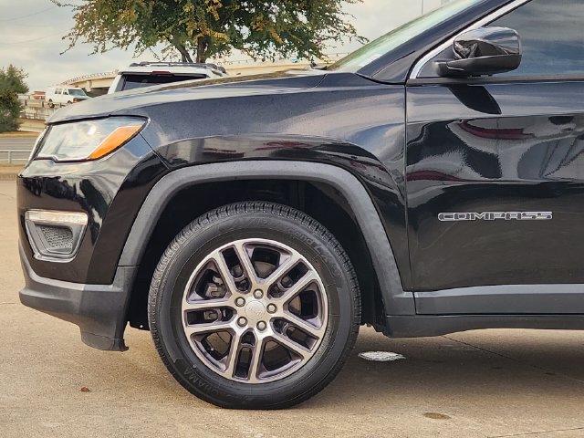 Used 2019 Jeep Compass Latitude FWD image 5