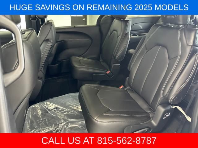 New 2025 Chrysler Pacifica Select image 6