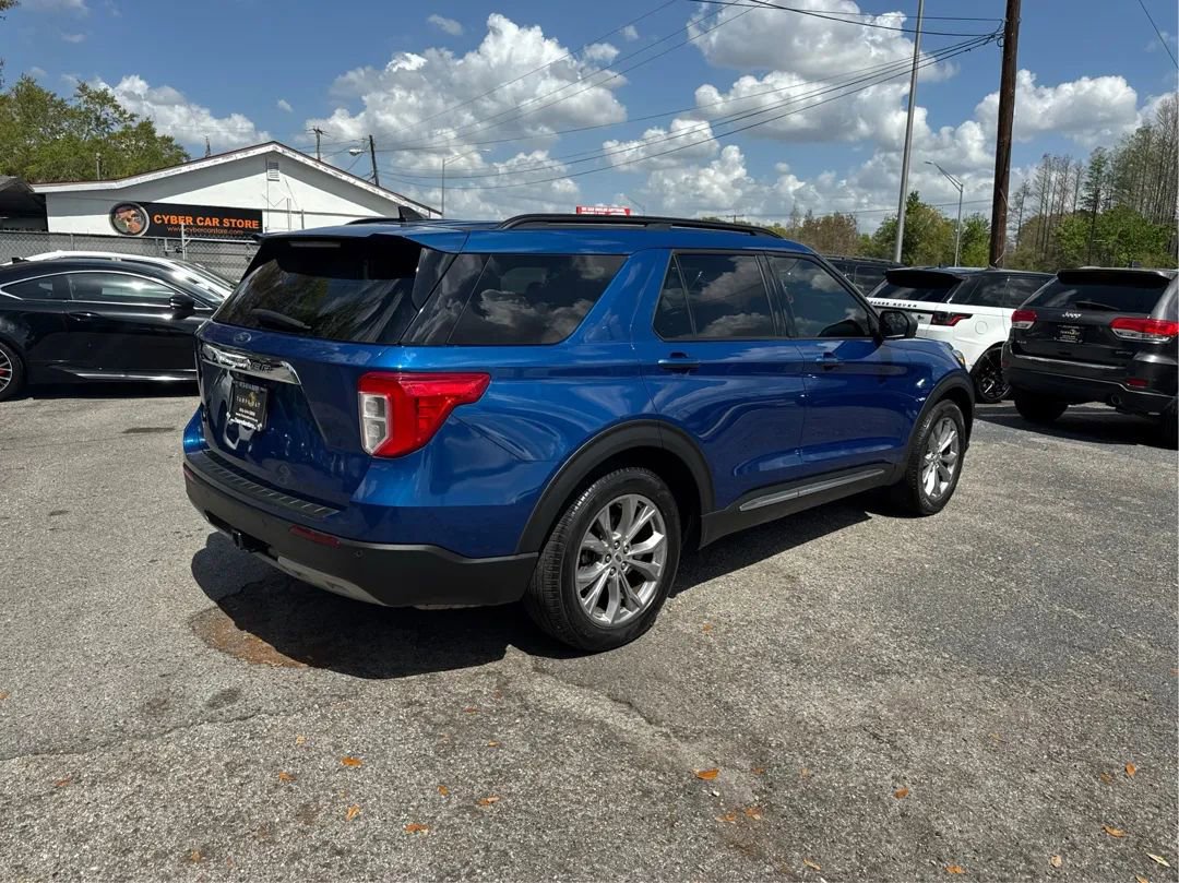 Used 2023 Ford Explorer XLT w/ Equipment Group 202A image 5