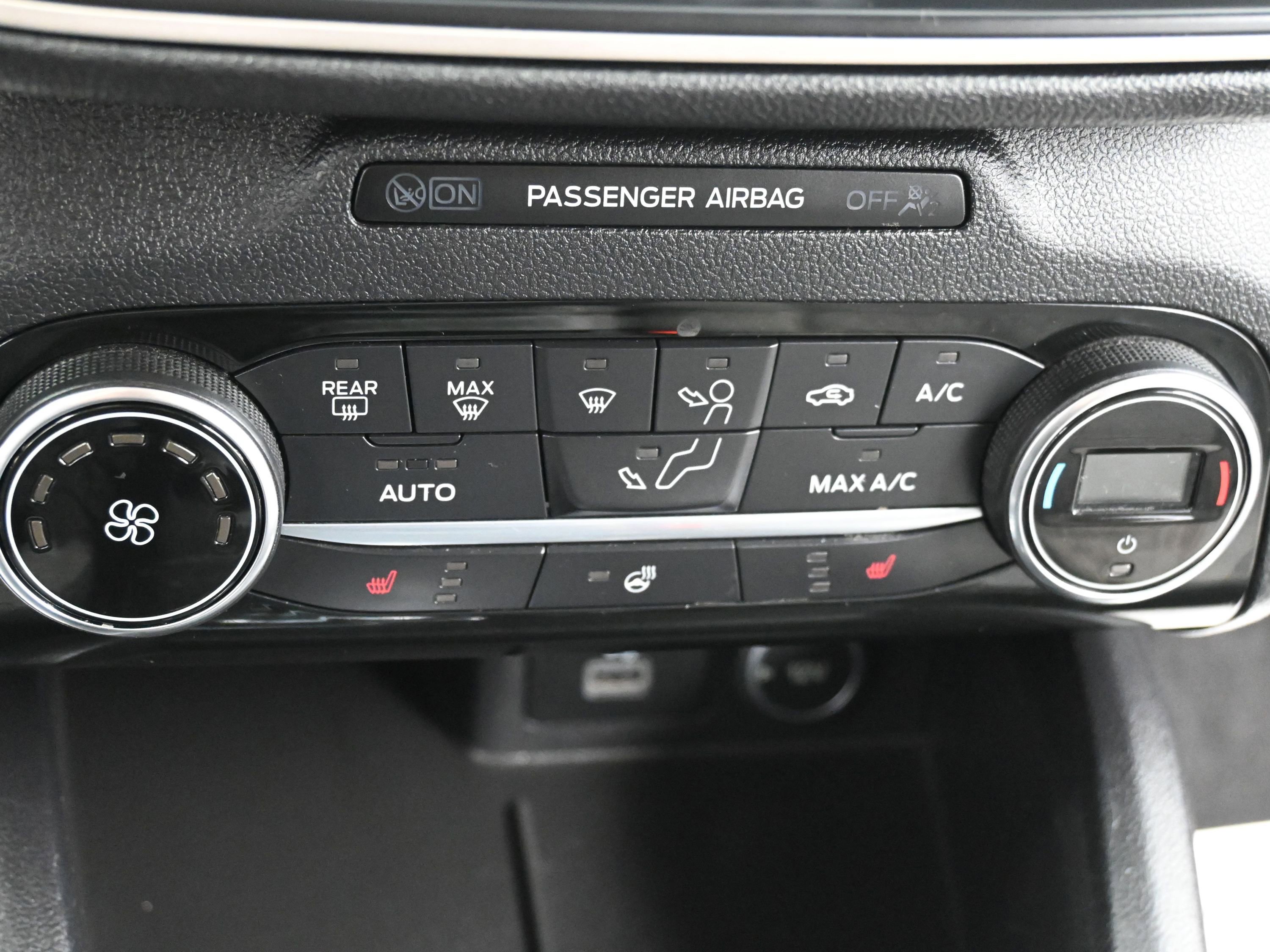 Used 2021 Ford Escape SE w/ Cold Weather Package FWD image 24