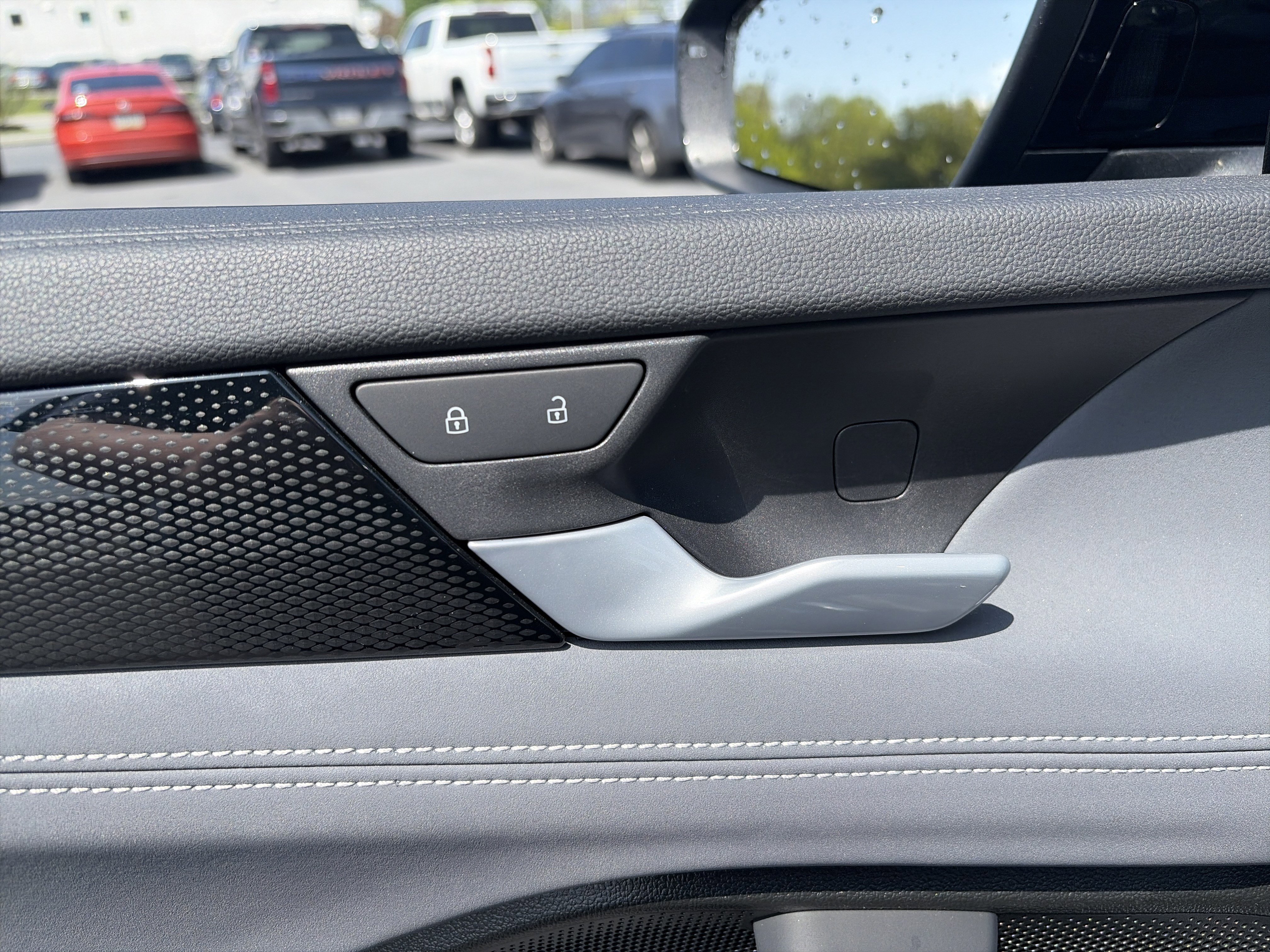 Used 2025 Volkswagen Tiguan SE R-Line AWD/4WD image 19