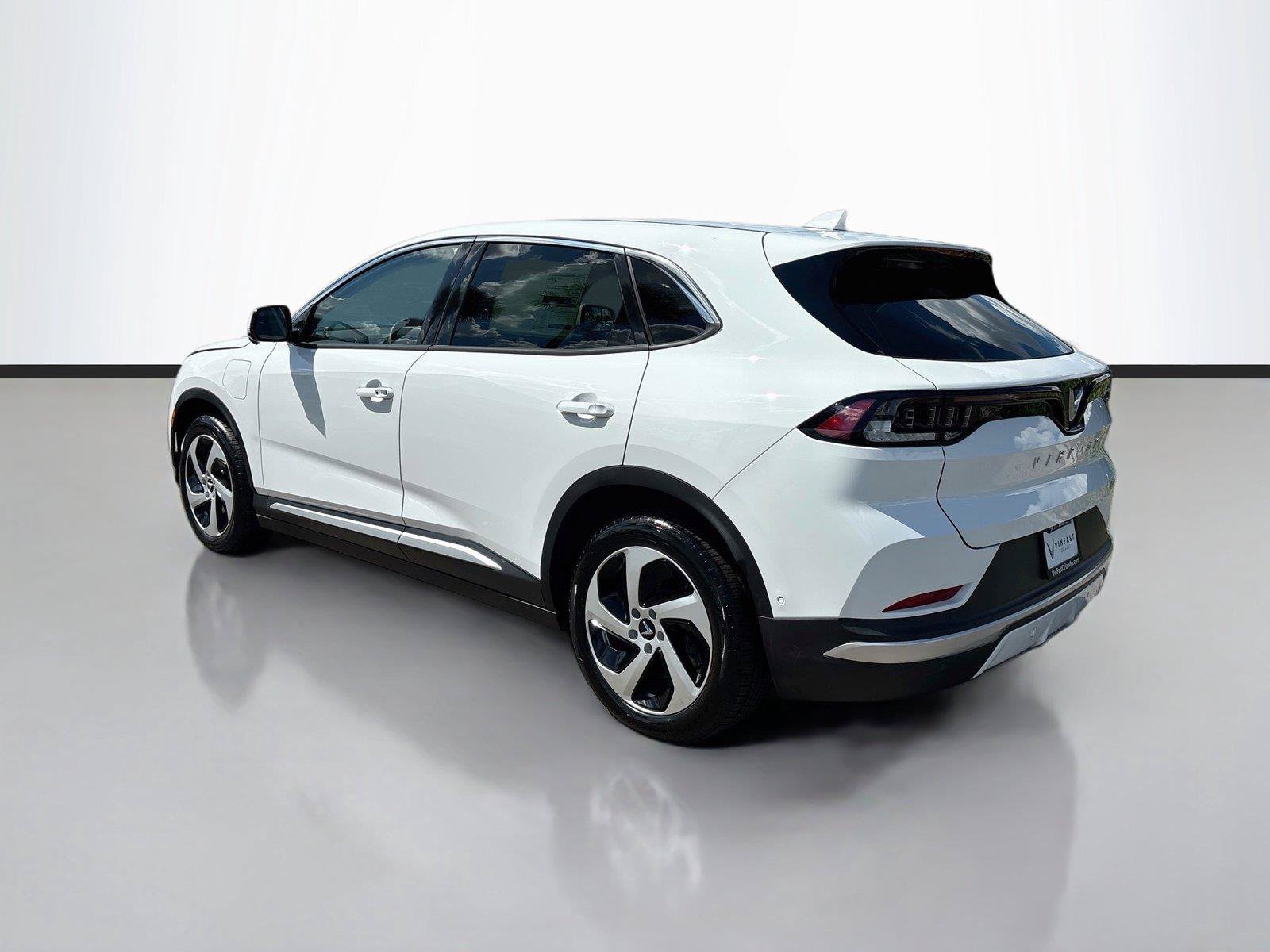 New 2027 VinFast VF 8 Eco AWD/4WD image 5