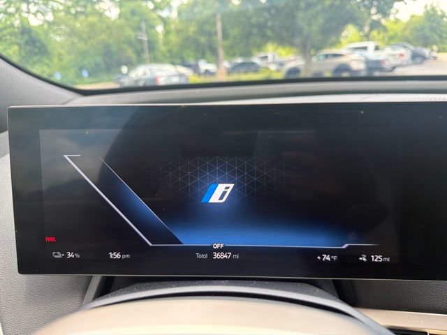 Used 2023 BMW iX xDrive50 w/ Premium Package AWD/4WD image 17