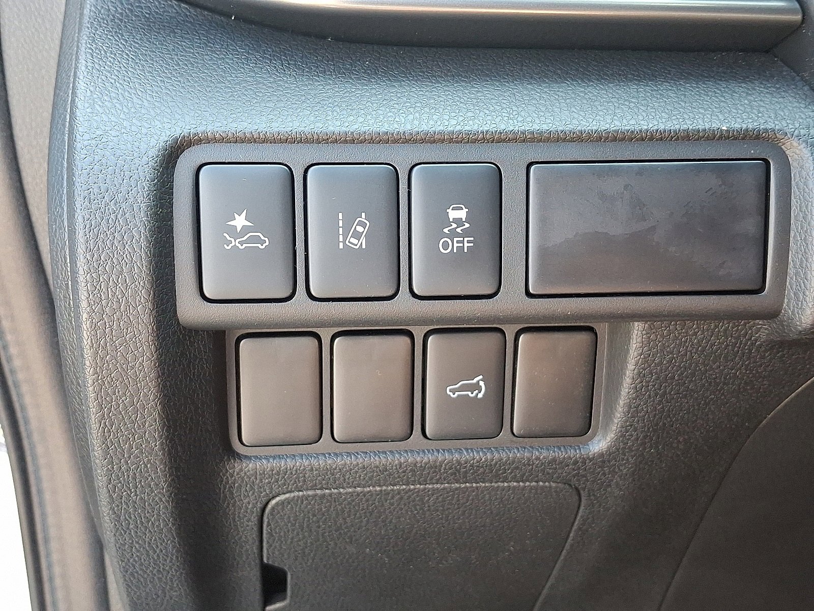 New 2025 Mitsubishi Eclipse Cross Black Edition image 24