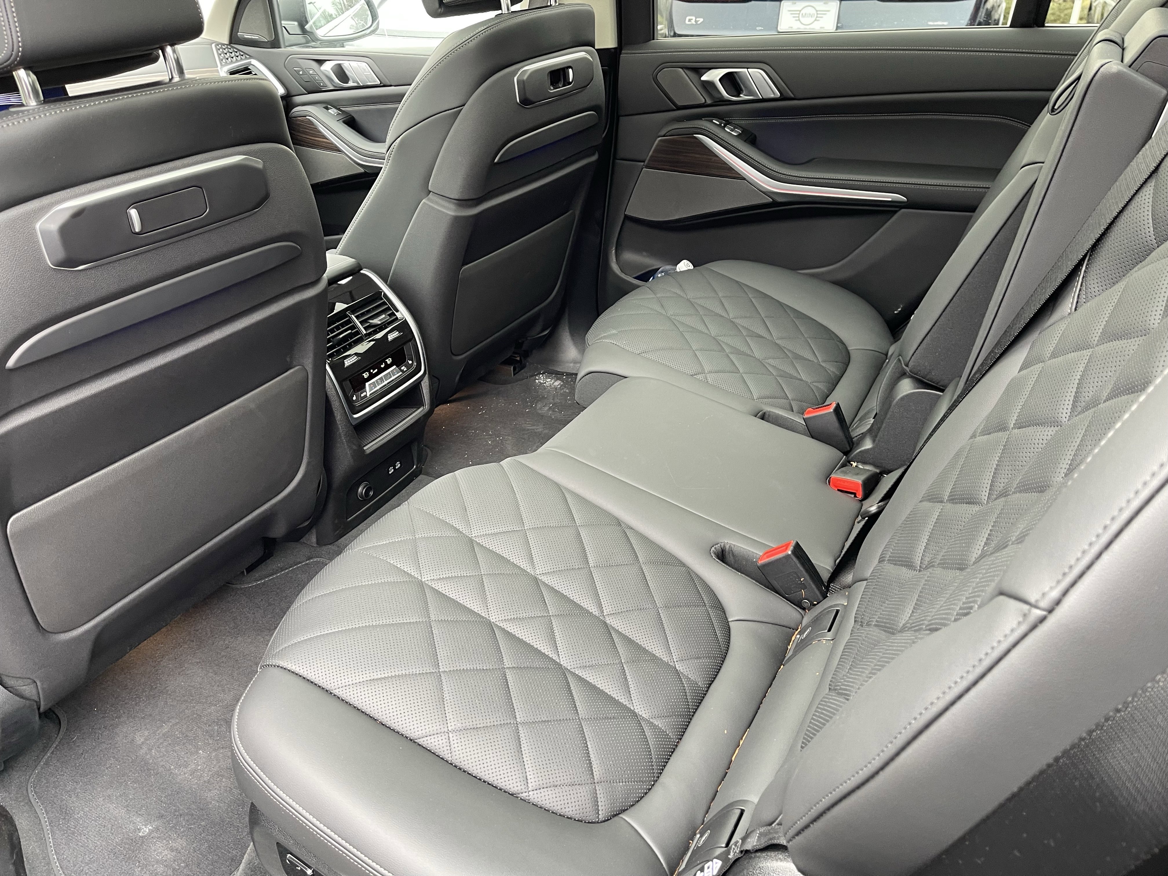 Used 2026 BMW X7 xDrive40i w/ Executive Package image 16