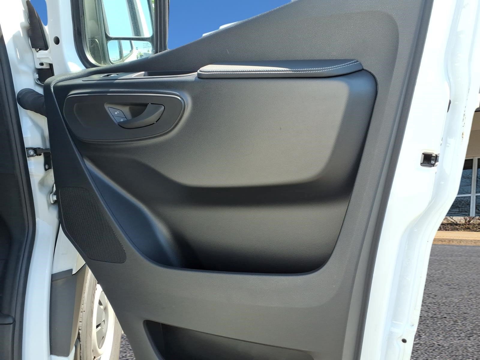 Used 2024 Mercedes-Benz Sprinter 2500 image 14
