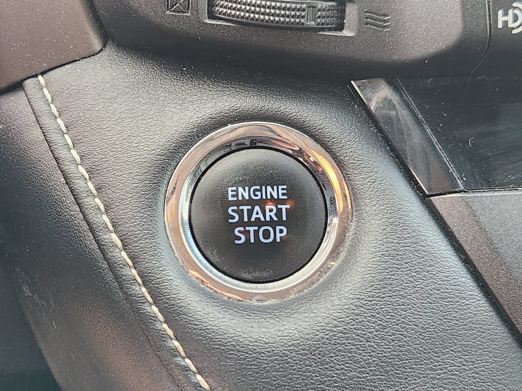Used 2018 Toyota RAV4 XLE FWD image 20