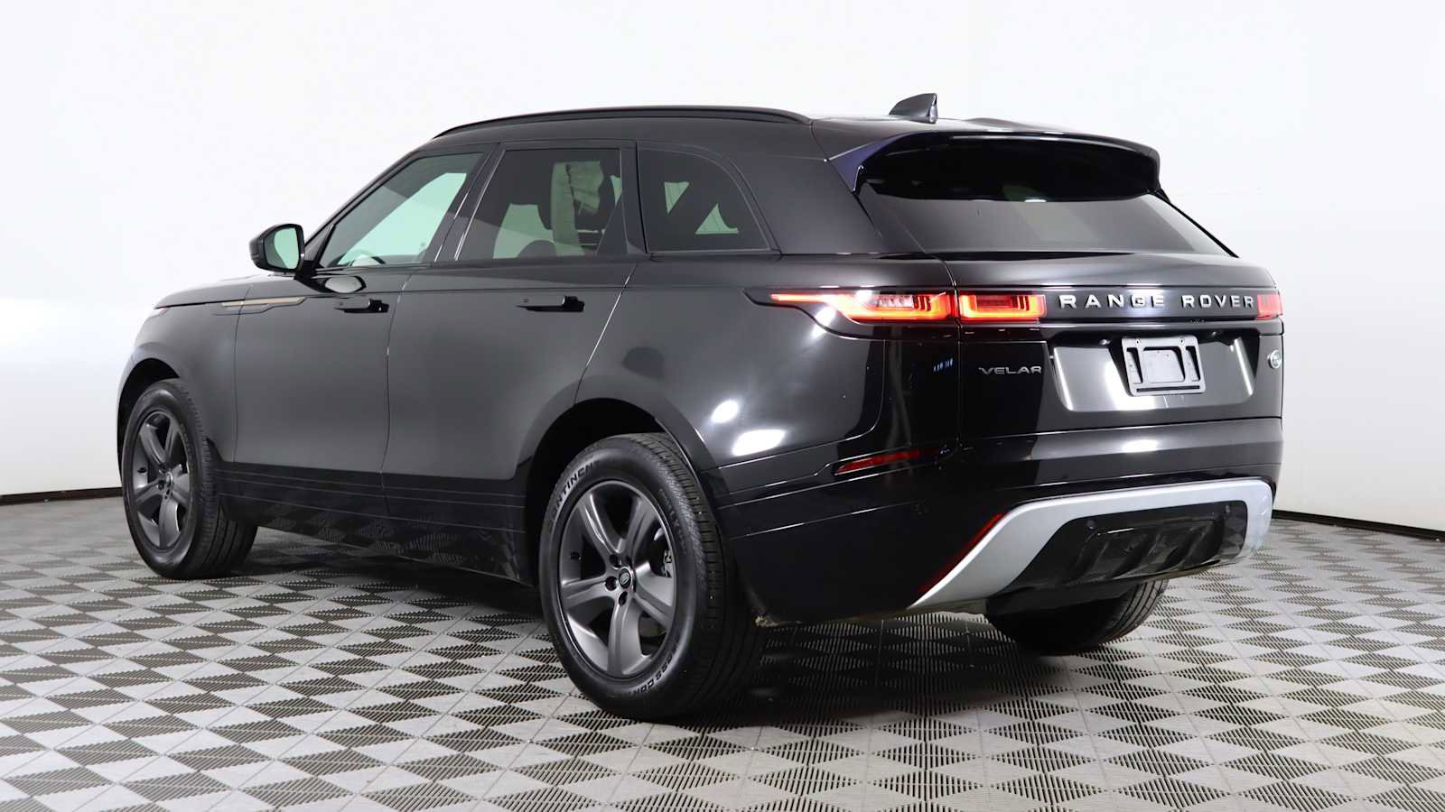Used 2022 Land Rover Range Rover Velar R-Dynamic S image 5