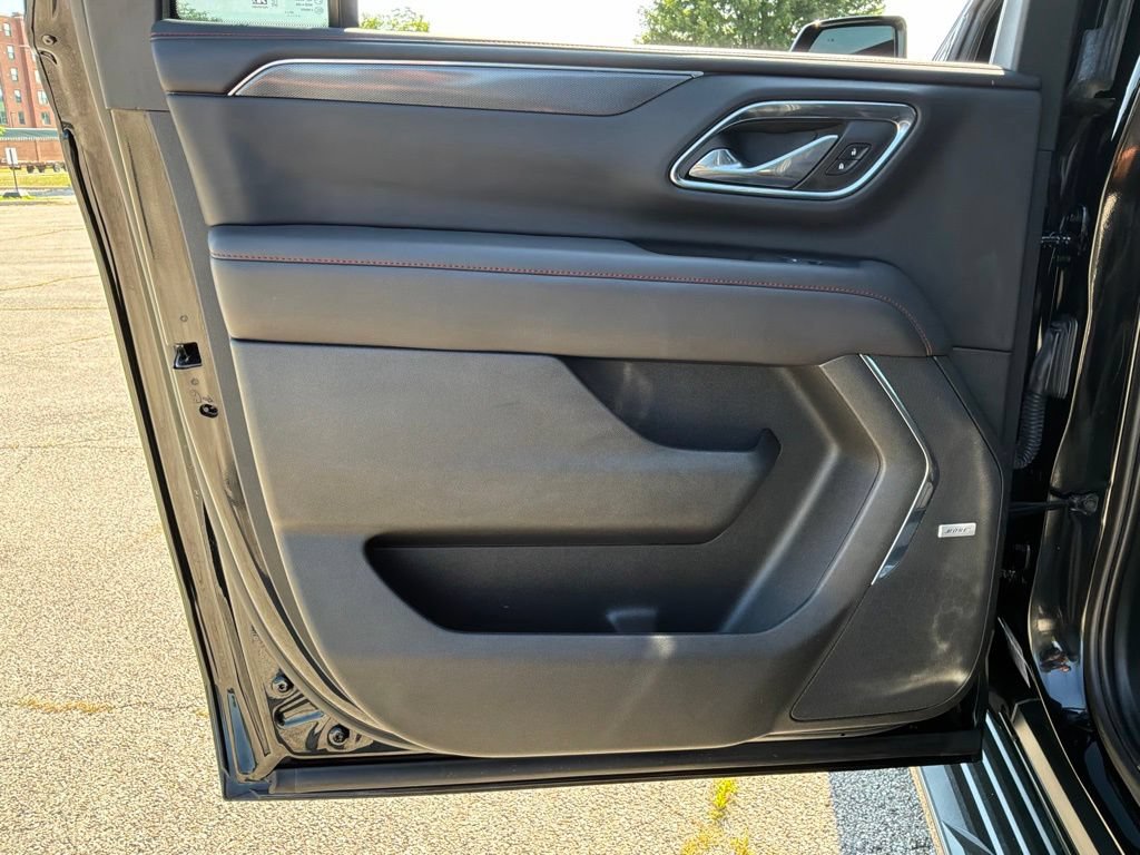 Used 2023 Chevrolet Suburban RST w/ Luxury Package AWD/4WD image 41