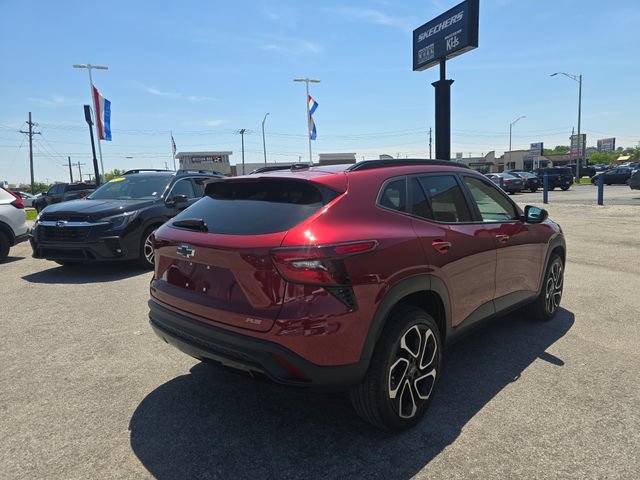 Used 2024 Chevrolet Trax RS w/ Sunroof Package FWD image 5