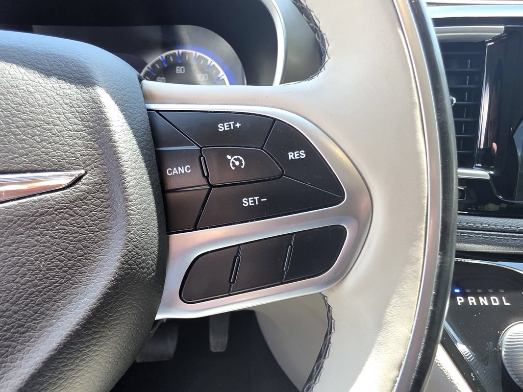 Used 2018 Chrysler Pacifica Limited FWD image 22