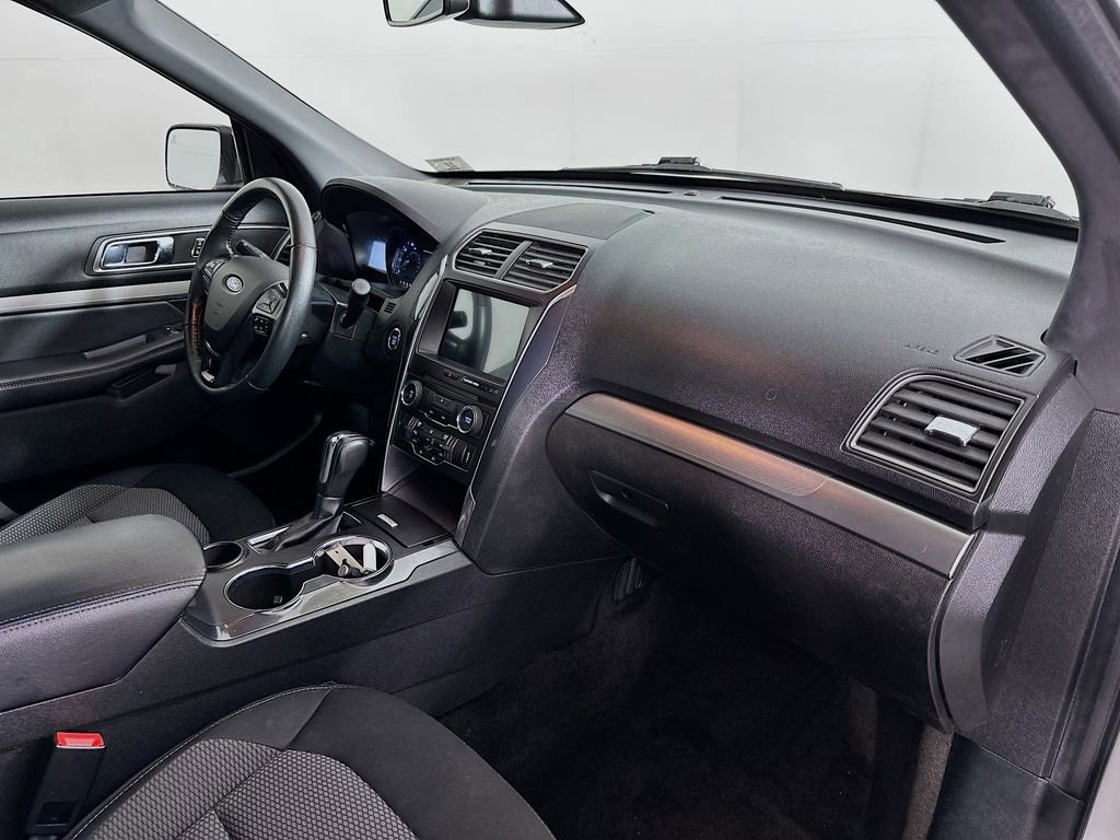 Used 2018 Ford Explorer XLT w/ Equipment Group 201A image 38