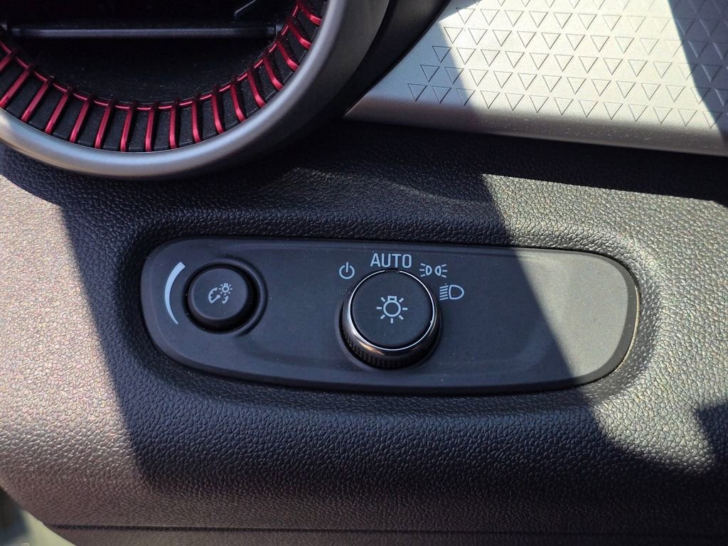 Used 2024 Chevrolet Trax RS w/ Driver Confidence Package FWD image 23