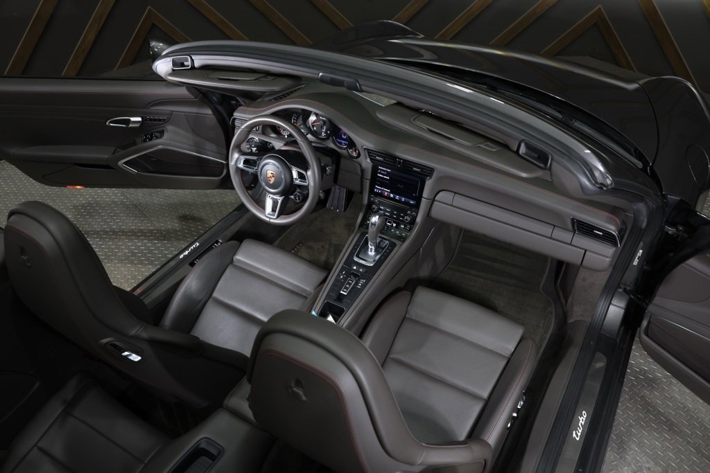 Used 2019 Porsche 911 Turbo image 4
