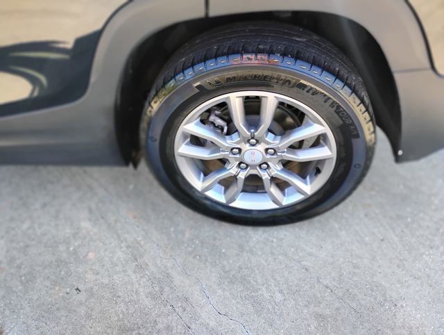 Used 2024 GMC Terrain SLT image 11