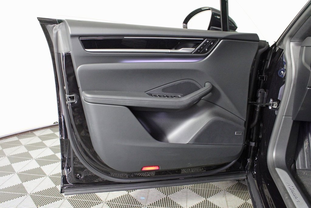 Used 2025 Porsche Macan Electric image 15