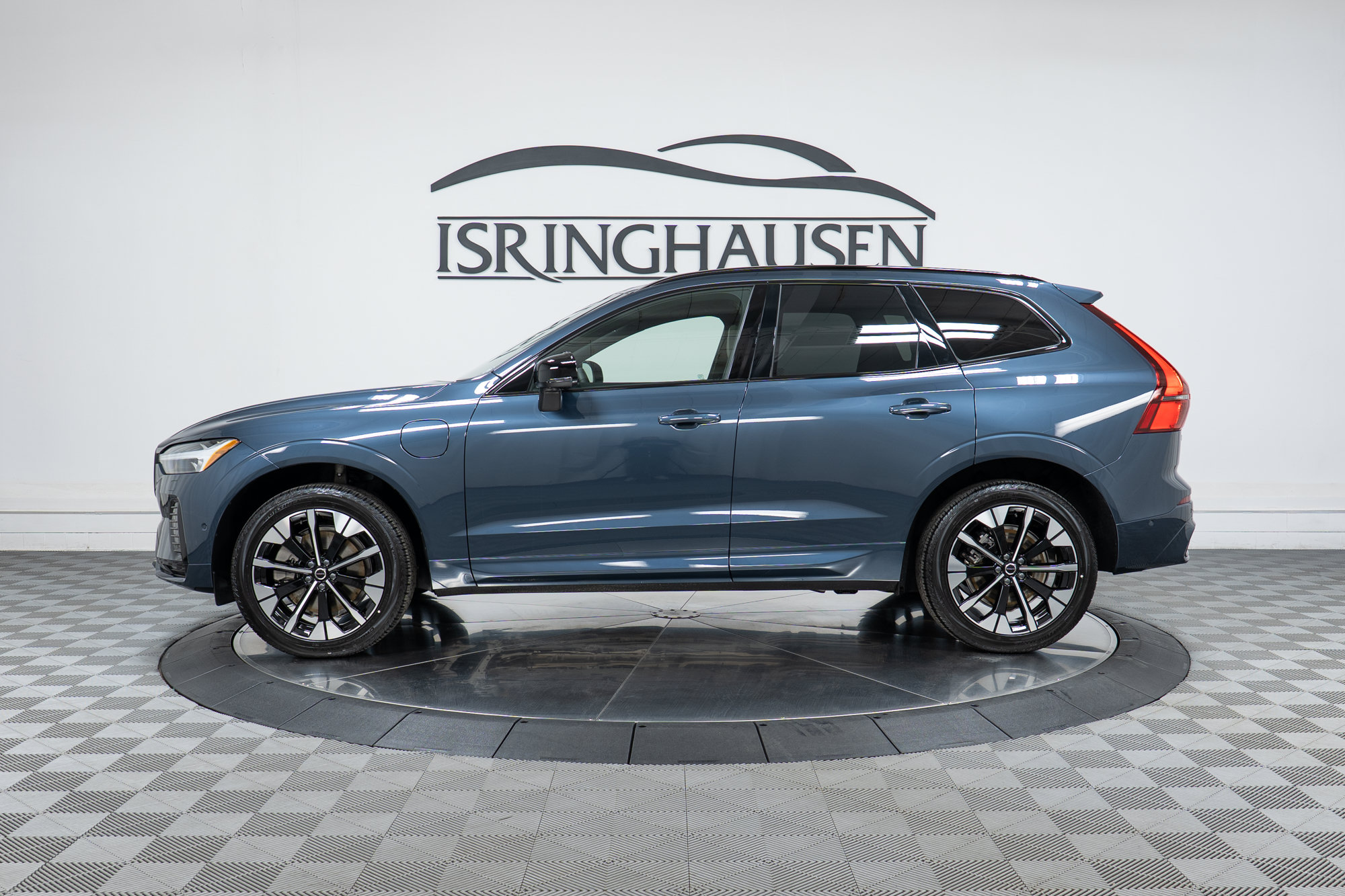 New 2026 Volvo XC60 T8 Plus w/ Climate Package AWD/4WD image 8